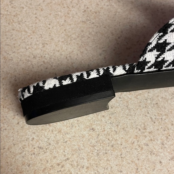 New York & Company Black and White Houndstooth Mules Size 10W - Picture 6 of 6